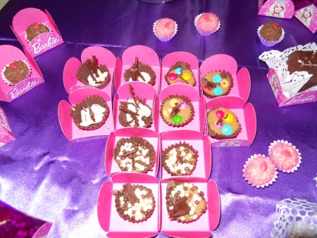 Cestas de chocolate com recheio(tamanho forma de docinho pequena)